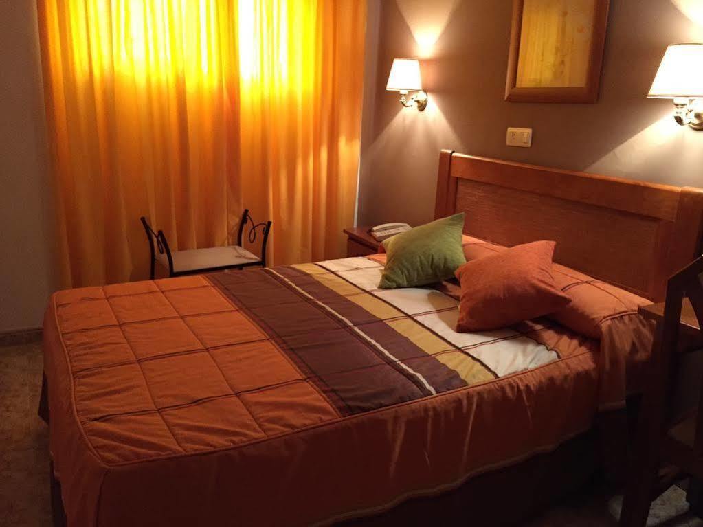 Hostal Argentina Касерес Экстерьер фото