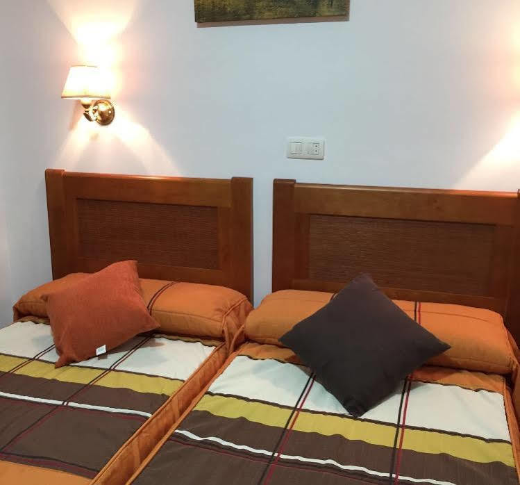 Hostal Argentina Касерес Экстерьер фото